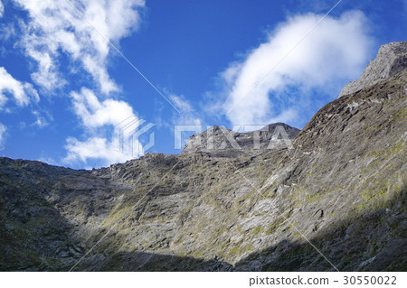米爾福德峽灣風景在隧道入口附近 米爾福德峽灣風景在隧道入口附近 30550022