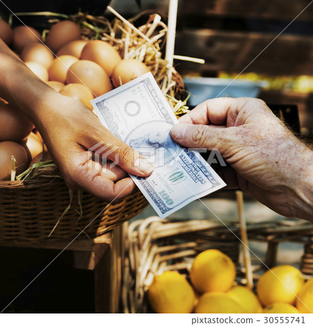 Greengrocer selling organic fresh agricultural product at farmer market 30555741