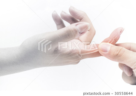 finger bone pain 30558644