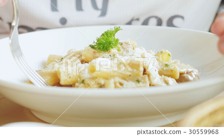 steaming plate of spaghetti 30559968