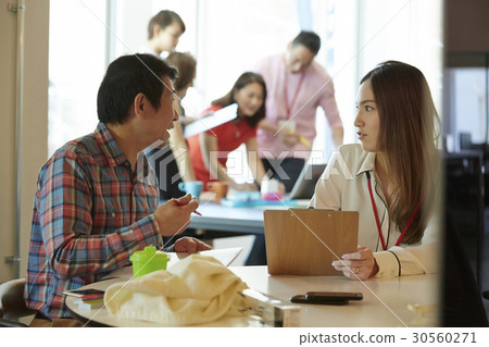 colleagues are discussing the plan. colleagues are discussing the plan. 30560271