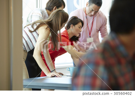 Professional teamwork in business project Professional teamwork in business project 30560402
