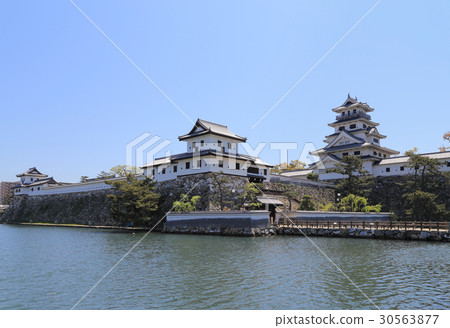 從西皇宮和Yamasato塔，裝甲塔看到的今治城堡 30563877