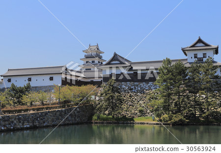 Imabari castle seen from the northeast (castle tower and armor) Imabari castle seen from the northeast (castle tower and armor) 30563924