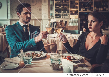Stylish couple in a restaurant 30565145