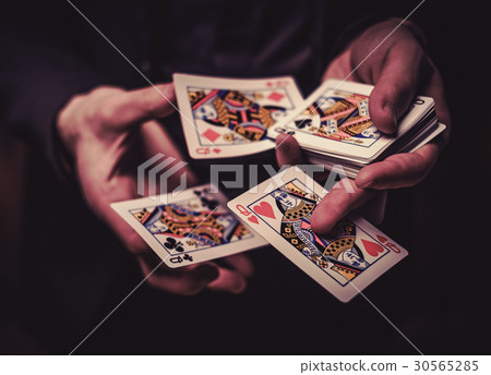 Man showing tricks with cards 30565285