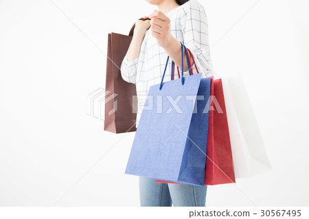 婦女在購物 婦女在購物 30567495