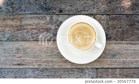 empty coffee cup after drink on a wooden table. 30567778