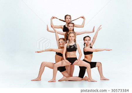 The kids dance school, ballet, hiphop, street 30573384