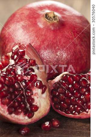 Pomegranate 30576040