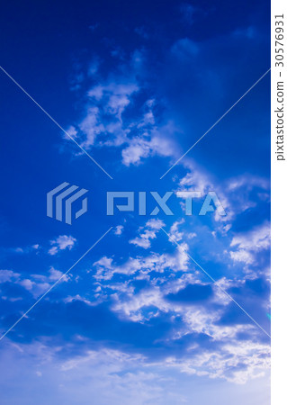Sky and clouds in May (Vertical) 30576931