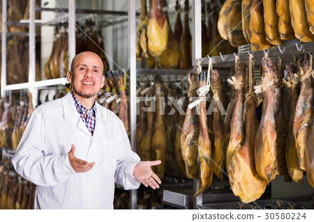 Middle age ordinary technologist with jamon Middle age ordinary technologist with jamon 30580224