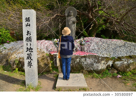 一個鋸山希望Jizo Takami，一個女人獻給Jizo的女人 30580897