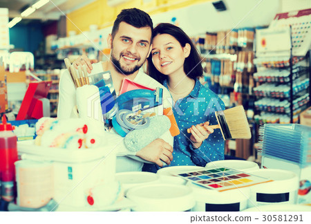 Couple buying tools for house decoration Couple buying tools for house decoration 30581291