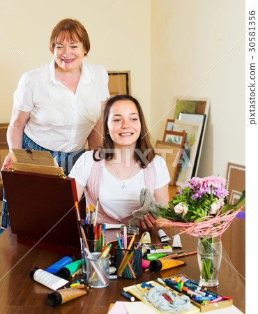 Student draws a picture with his teacher 30581356