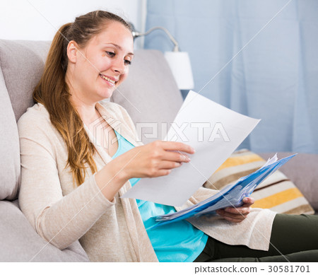 Woman studying productively Woman studying productively 30581701
