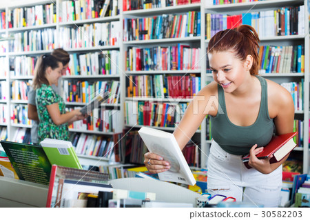 Girl looking for new literature 30582203