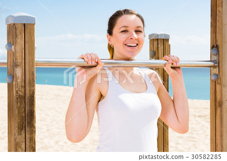 Woman doing workout Woman doing workout 30582285