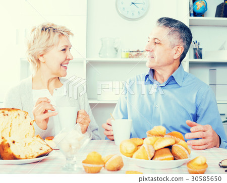 Mature couple have breakfast 30585650