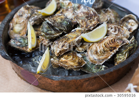 Plenty of seafood, oysters on grill pan Plenty of seafood, oysters on grill pan 30595016