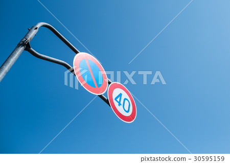 Speed limit and no parking sign in Japan. 30595159