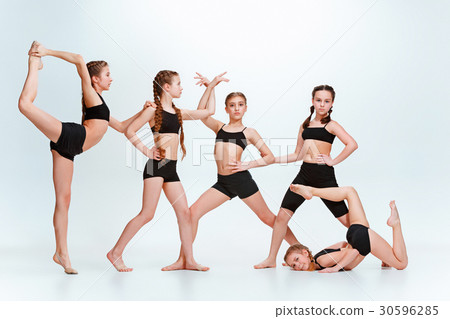 The kids dance school, ballet, hiphop, street 30596285