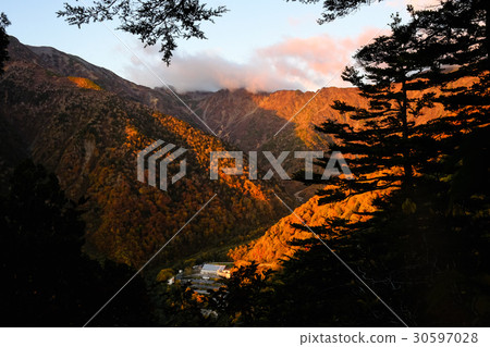 登山的黎明·Ogase Volcano·Fanzawa 登山的黎明·Ogase Volcano·Fanzawa 30597028
