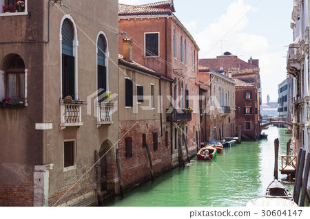 urban houses on waterfront of canal in Venice 30604147