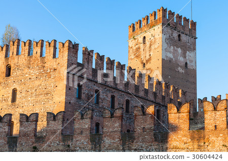 Castelvecchio Castel in Verona city at sunset 30604424