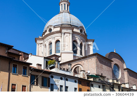 Basilica of Sant'Andrea over urban houses 30604439