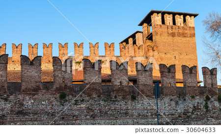 Castelvecchio Castel in Verona city at sundown 30604633