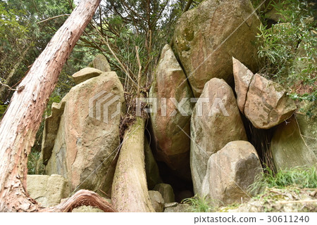 [Saigoku Kannon Pilgrimage] No. 32, Oku-no-in Temple of Kannonshoji Temple, Omihachiman City, Shiga Prefecture 30611240