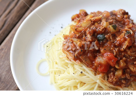 用大量蔬菜製作的自製肉醬義大利麵 30616224