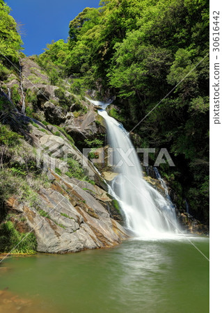 Returning waterfall 30616442