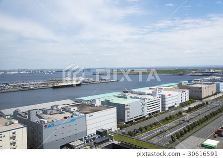 Warehouse and logistics center group lined up at Tokyo harbor (Koto ward, Tokyo) 30616591