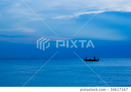 beautiful sunrise over the sea 30617167