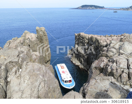 Tojimbo sightseeing ship Fukui Prefecture 30618915