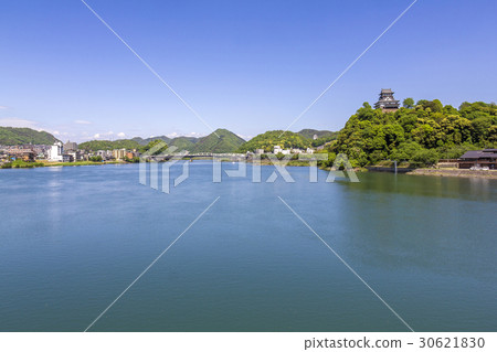 愛知縣新鮮的綠色狗山城堡Kiso河 30621830