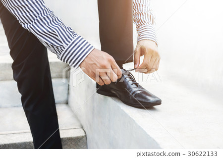 Businessman tie shoelace, Ready for new challenge 30622133