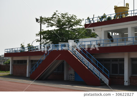 操場,運動,看台,司令台,運動設施,單槓,雙槓,跑道,賽跑,田徑,運動會,練習,田徑場,競賽 操場,運動,看台,司令台,運動設施,單槓,雙槓,跑道,賽跑,田徑,運動會,練習,田徑場,競賽 30622827