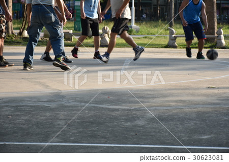 Park, public facilities, leisure, sports, walking, chatting, playing, playing basketball, competition, fitness, dating, making tea, chatting 30623081