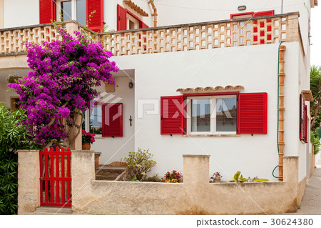 White-red Spanish house White-red Spanish house 30624380