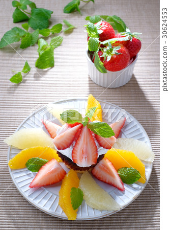 Raw chocolate cake and fruit panache 30624553