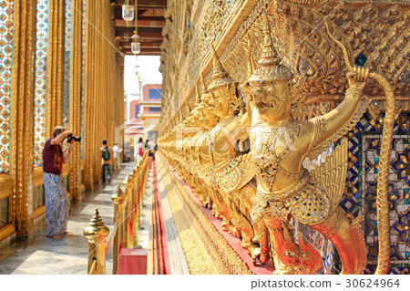 Traveller in Wat Phra Kaew, Thailand Traveller in Wat Phra Kaew, Thailand 30624964