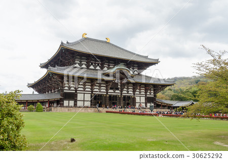 Todaiji temple in nara japan Todaiji temple in nara japan 30625292