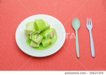 Thai dessert Pandan custard and steamed bread 30625304