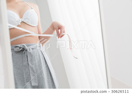 A woman measuring the West A woman measuring the West 30626511