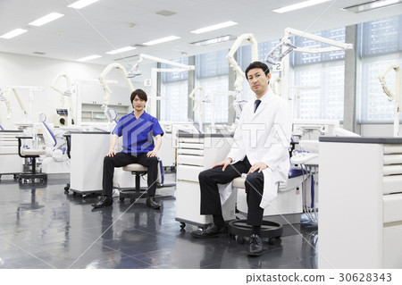 Dentist dentist male dental team dentist medical 30628343