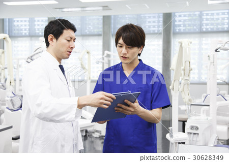醫療牙醫牙齒會議男性醫療牙齒隊的牙醫 30628349