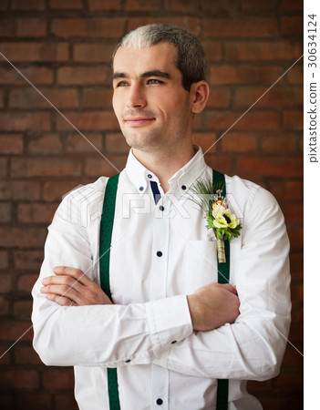 Groom wearing buttonhole with white anemone 30634124